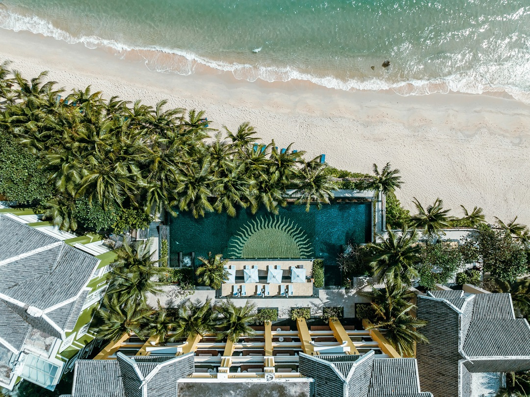 JW Marriott Phu Quoc Emerald Bay Resort & Spa có những bể bơi và bãi biển quyến rũ.
