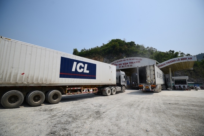 Vietnamese goods and agricultural products are officially exported to China through Tan Thanh, Lang Son border gates.