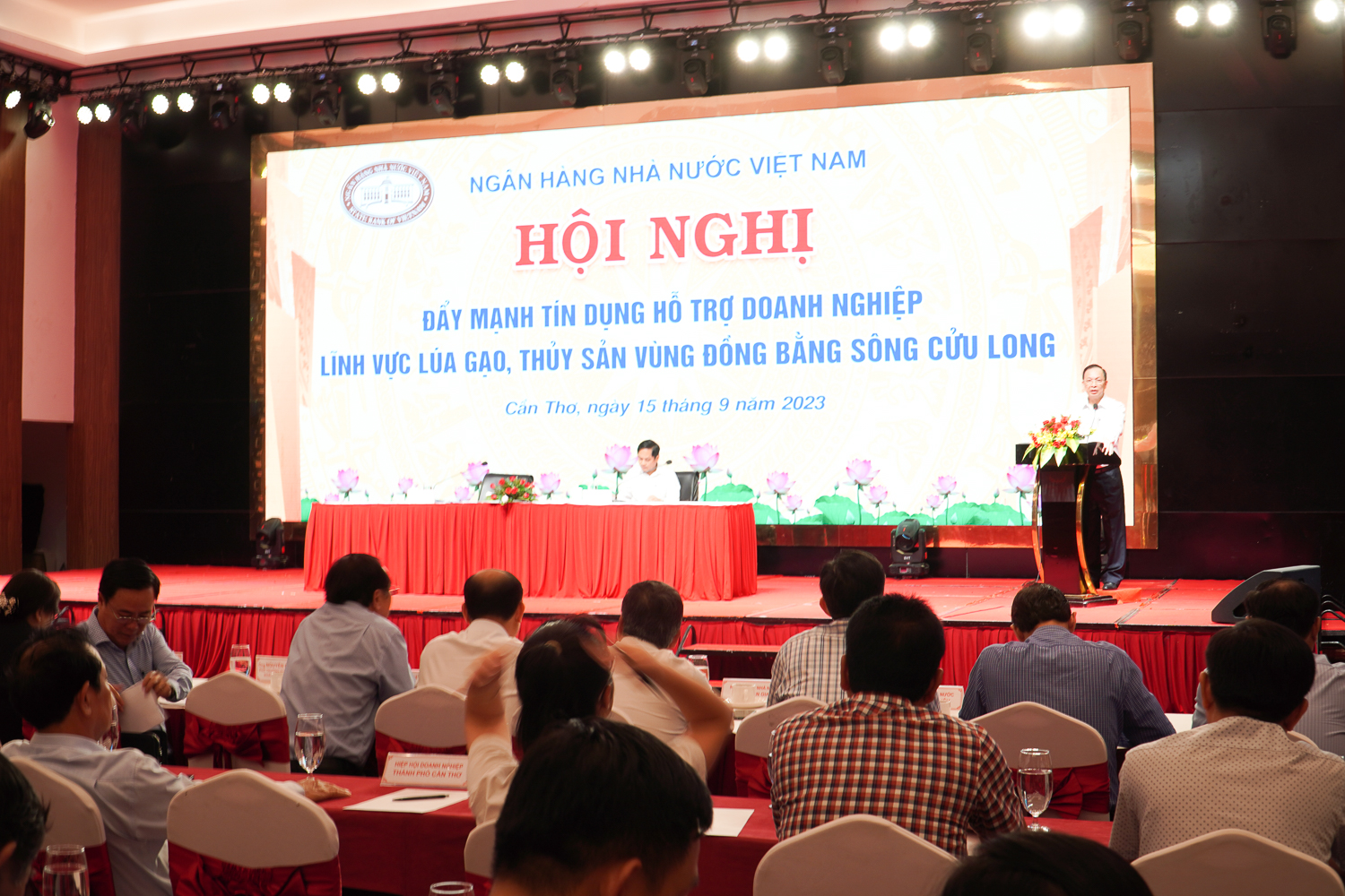 Hội nghị đẩy mạnh tín dụng hỗ trợ doanh nghiệp lĩnh vực lúa gạo, thủy sản vùng ĐBSCL do Ngân hàng Nhà nước Việt Nam phối hợp với UBND TP Cần Thơ tổ chức. Ảnh: Kim Anh.