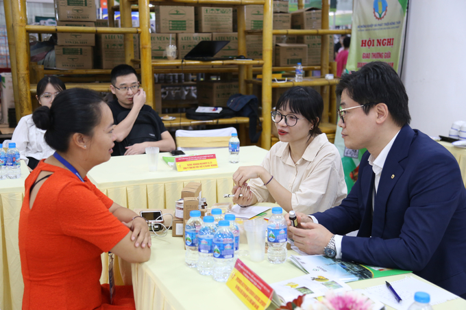 Doanh nghiệp Hàn Quốc trao đổi về cơ hội hợp tác với doanh nghiệp Việt Nam tại hội nghị. Ảnh: Lê Hùng.