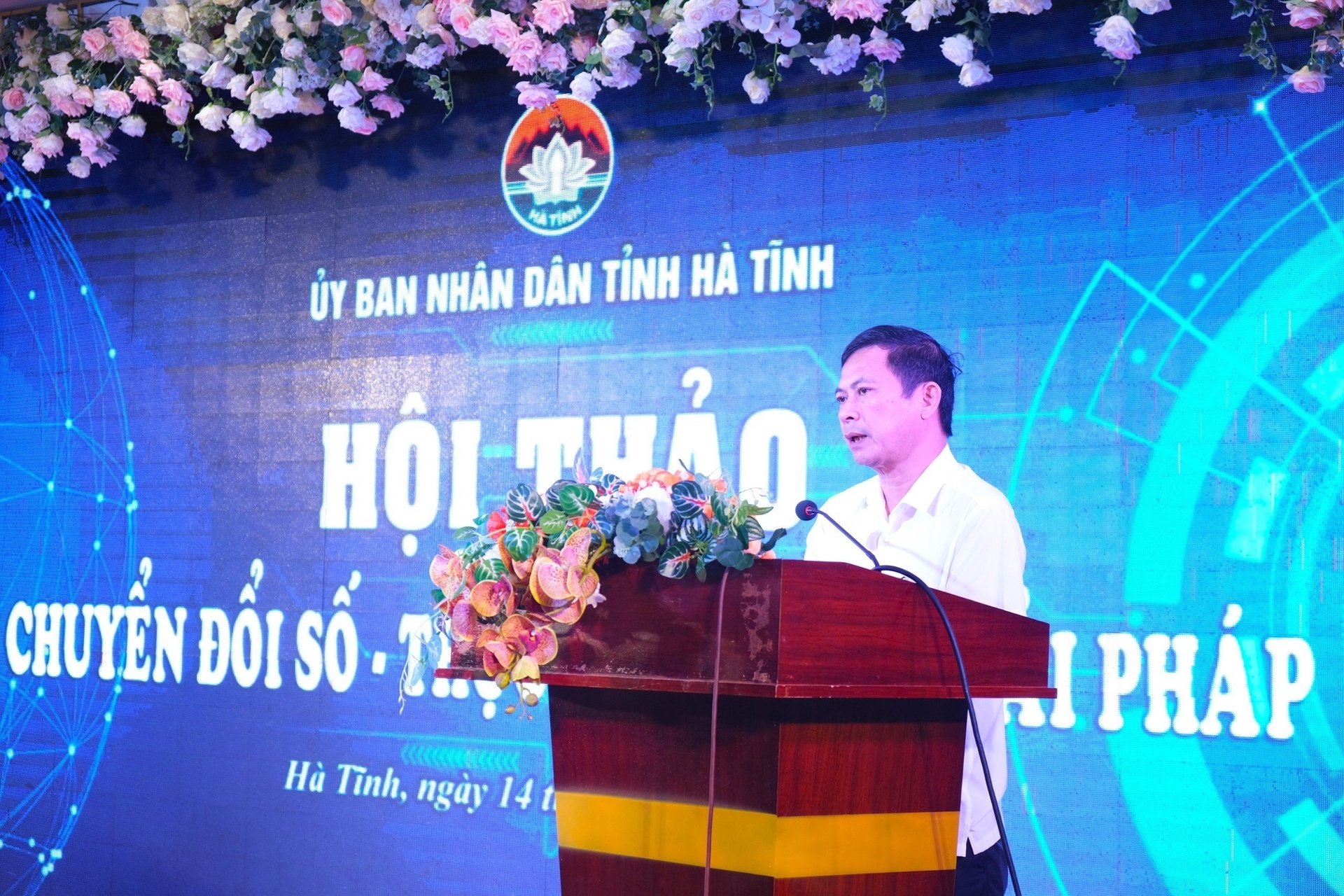 Phó Chủ tịch UBND tỉnh Hà Tĩnh Lê Ngọc Châu kỳ vọng các tổ chức, doanh nghiệp và người dân sẽ sớm thay đổi hành vi, thói quen chuyển từ các phương thức truyền thống sang phương thức số, môi trường số, làm việc với công nghệ số.