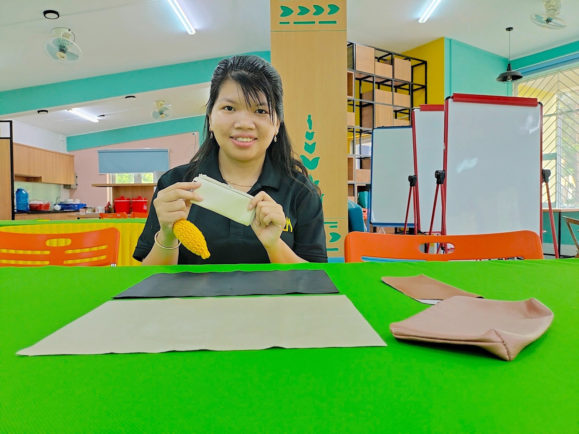 Nguyen Thi Thanh Van, creator of the startup idea for making artificial leather from mango peels. Photo: Minh Dam.