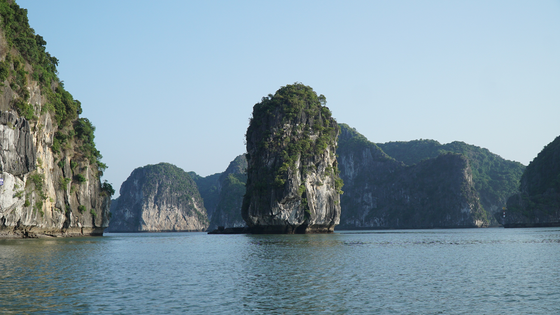 Lan Ha Bay located in Cat Ba Archipelago. Photo: Dinh Muoi.