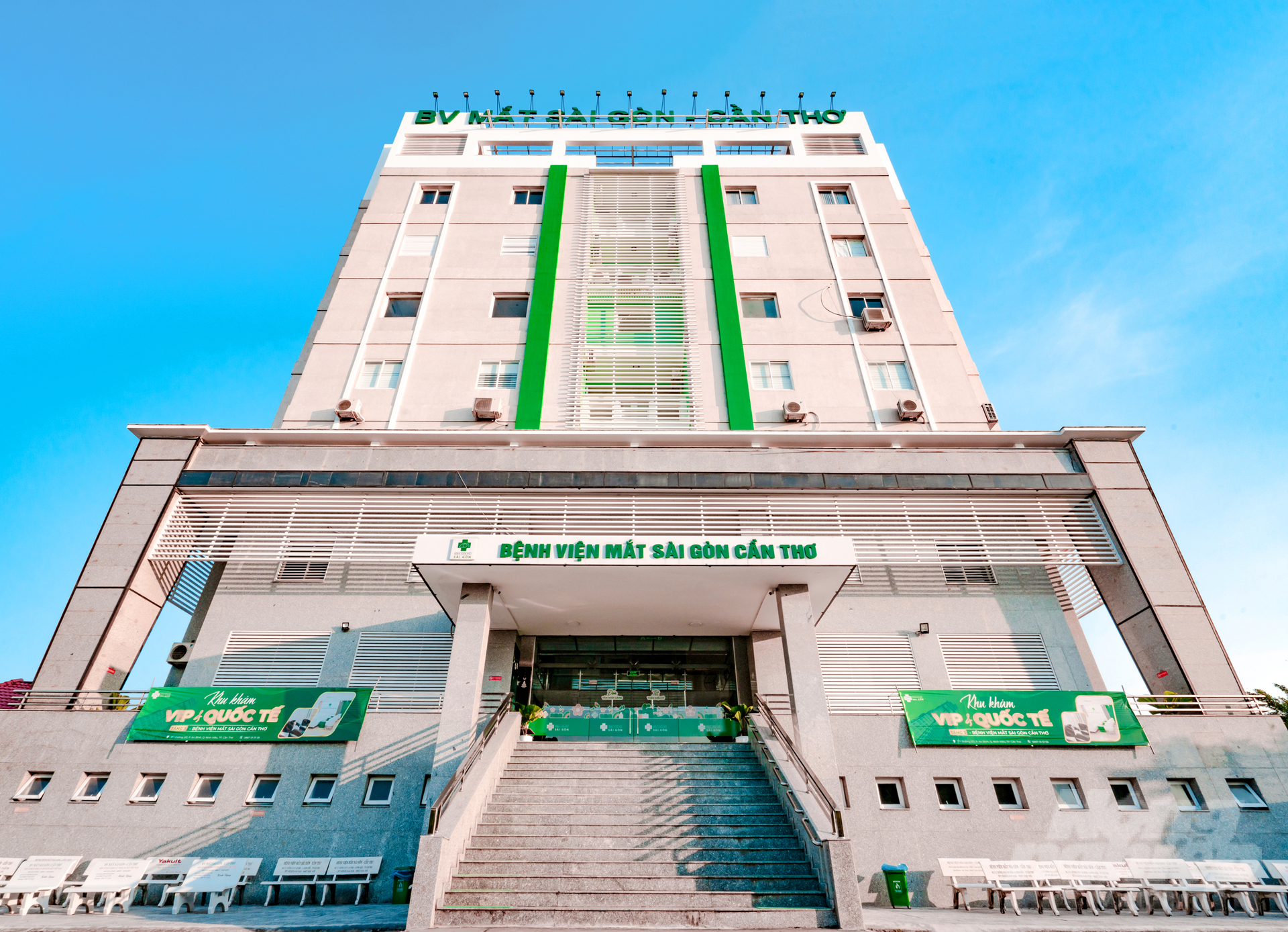 Trải qua 7 năm hình thành và phát triển, Bệnh viện Mắt Sài Gòn Cần Thơ không ngừng nỗ lực tiến đến mục tiêu trở thành bệnh viện chuyên khoa mắt ưu tú tại ĐBSCL. Ảnh: Lê Hoàng Vũ.