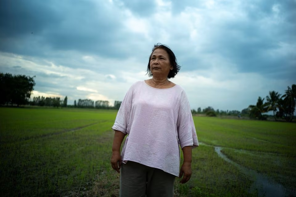 Bà Sripai Kaeo-eam, 58 tuổi, một nông dân đang chật vật trả nợ ở tỉnh Chainat, Thái Lan. Ảnh: Reuters.
