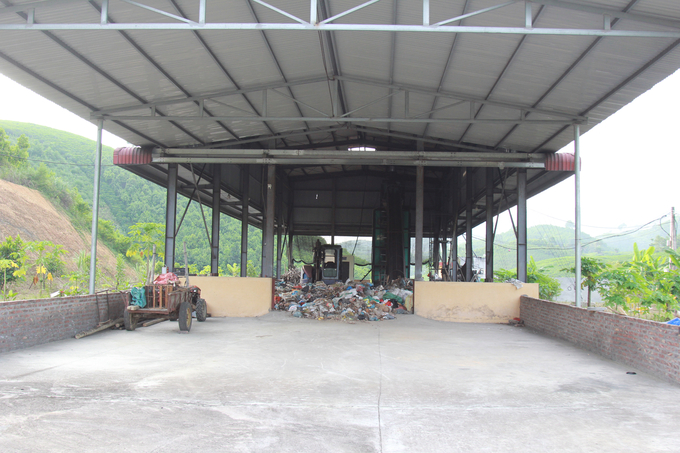 Công trình lò đốt rác xã Đông Cuông, huyện Văn Yên có vốn đầu tư 5,3 tỷ đồng. Ảnh: Thanh Tiến.