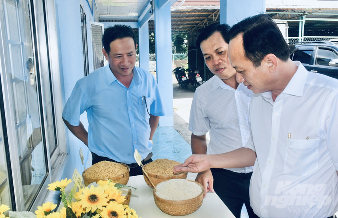 Chủ tịch UBND tỉnh Bạc Liêu, ông Phạm Văn Thiều đánh giá giống lúa BL9 sẽ là bàn đạp để ngành nông nghiệp Bạc Liêu đột phá trong khâu sản xuất lúa giống chất lượng cao trong thời gian tới. Ảnh: Trọng Linh.