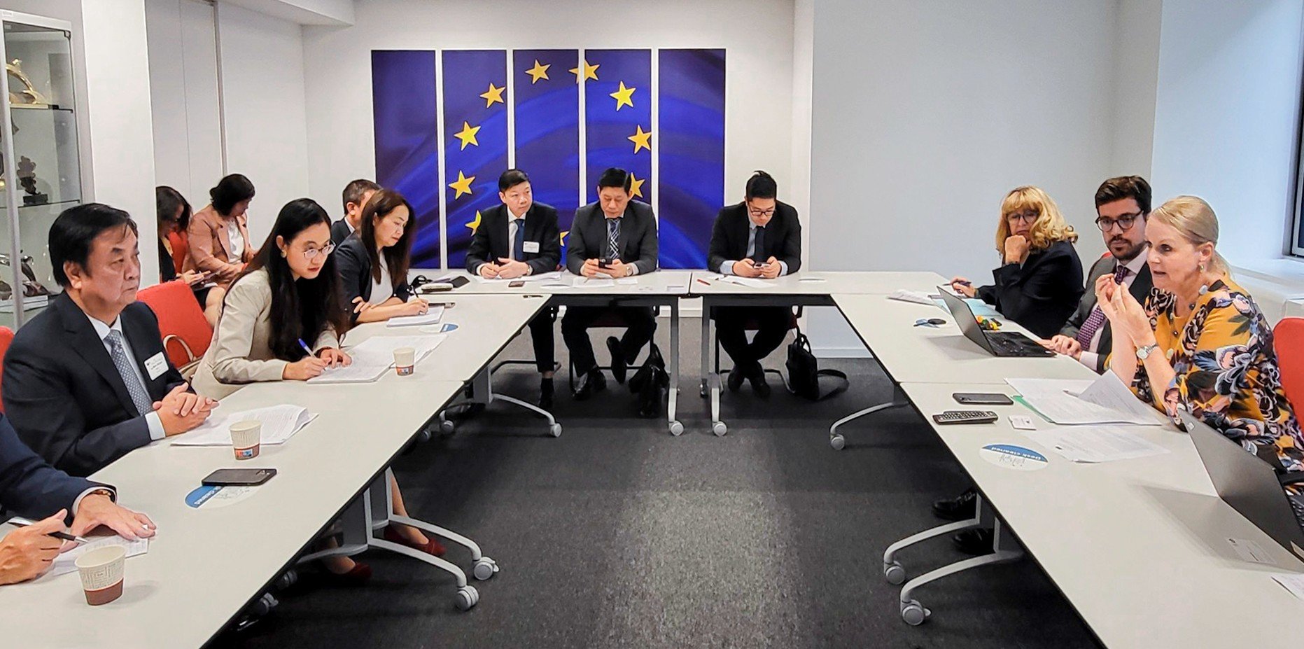 Đoàn Công tác của Bộ NN-PTNT do Bộ trưởng Lê Minh Hoan dẫn đầu đã thăm và làm việc với các cơ quan của Ủy ban châu Âu (EC) tại Brussels, Bỉ ngày 18/9. 