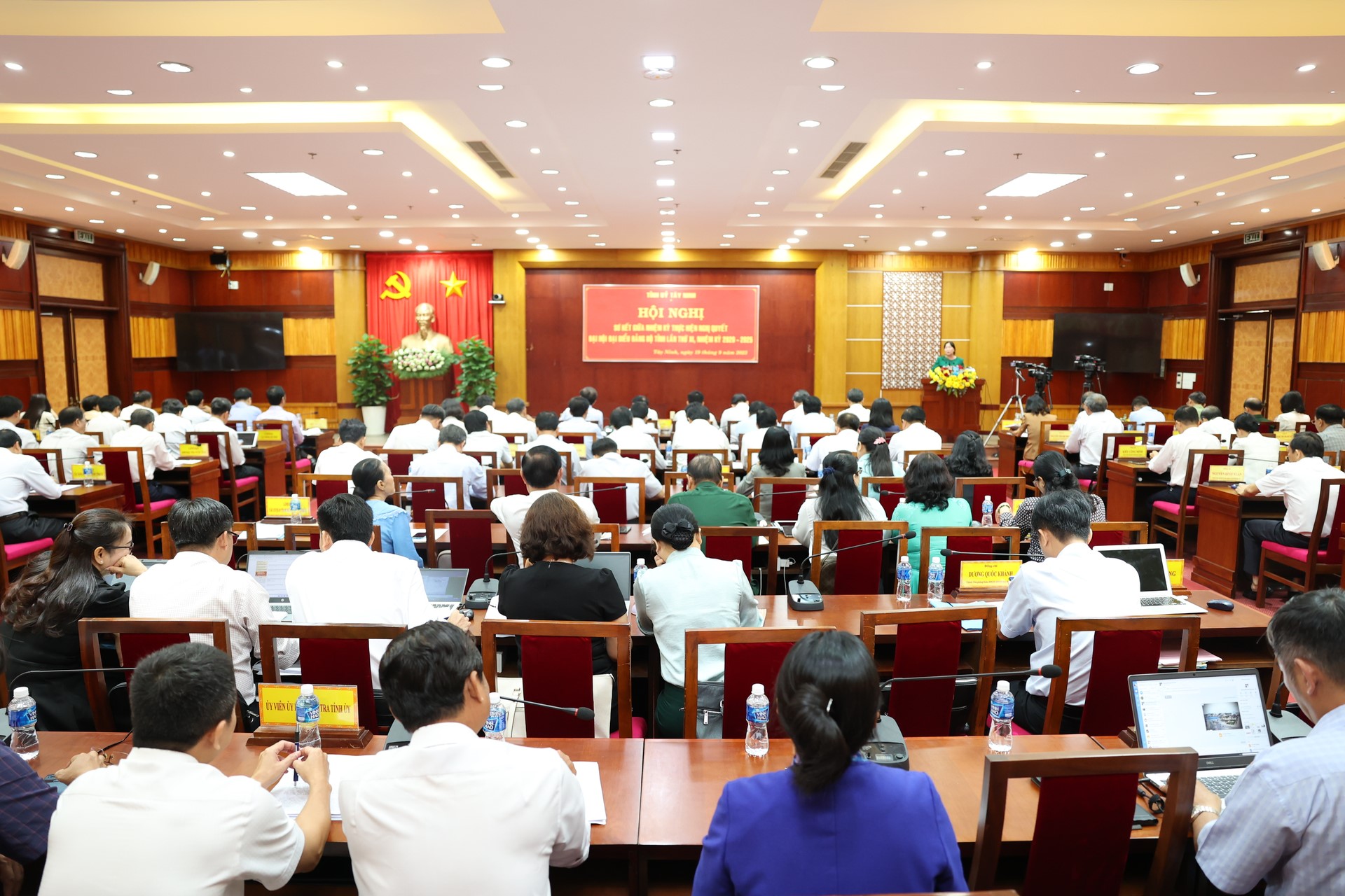 This important conference is an opportunity to comprehensively review and evaluate achieved results, identify shortcomings and limitations, and propose optimal solutions to successfully implement the Resolution for the entire term. Photo: Tran Trung.