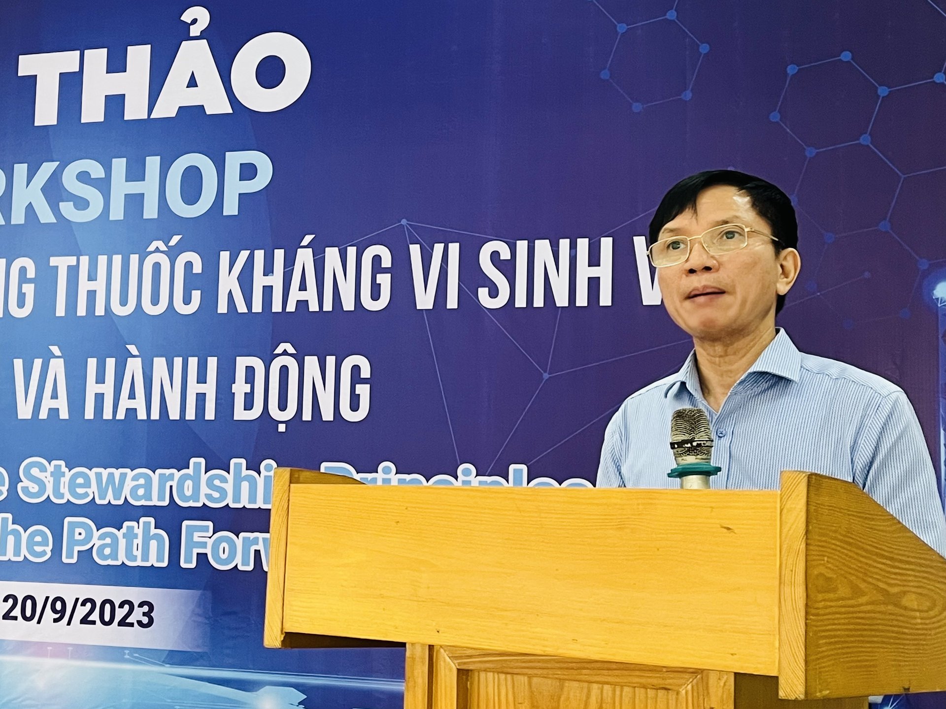 Ông Nguyễn Thanh Sơn, Chủ tịch VIPA cho biết, việc lạm dụng kháng sinh trong chăn nuôi dẫn tới hiện tượng kháng kháng sinh đã, đang và sẽ đe dọa sức khỏe, sự phát triển toàn cầu. Ảnh: Hồng Thắm.