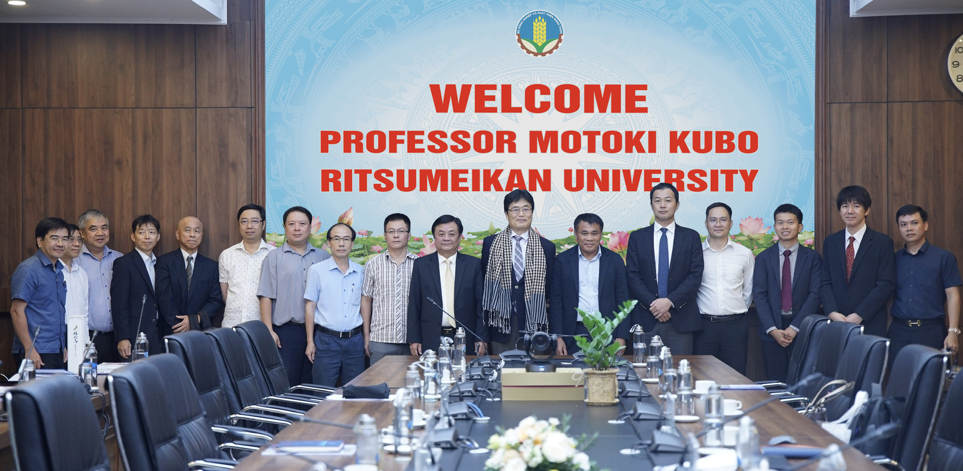 Minister Le Minh Hoan received and worked with Prof. Motoki Kubo and a group of experts on biological solutions for crops and soil improvement, from Ritsumekan University, Japan in July 2023.