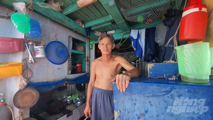 Ông Trần Văn Trí, quê Kiên Giang đã có hơn 40 năm đi khơi. Ảnh: Kiên Trung.