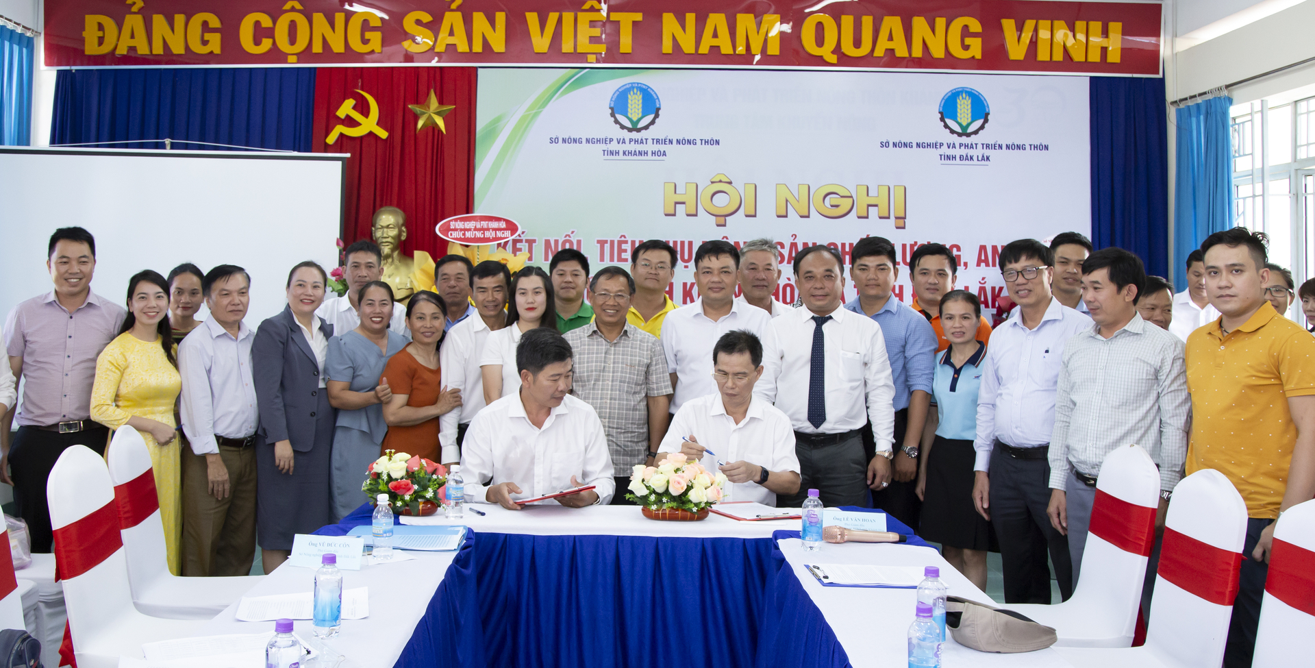 Hai Chi cục Quản lý chất lượng Nông lâm sản và Thủy sản Đắk Lắk và Khánh Hòa ký kết phối hợp tiêu thụ nông lâm thủy sản. Ảnh: CĐ.