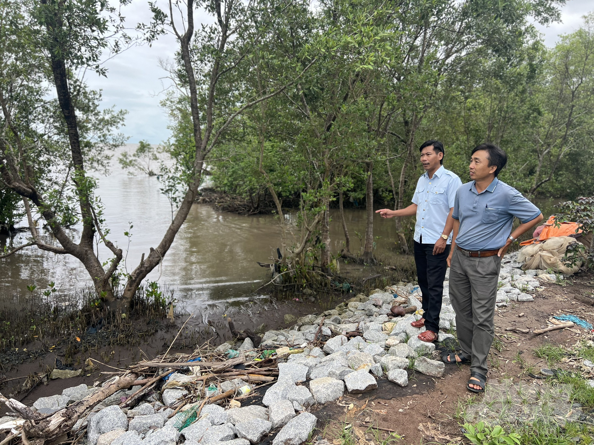 Riverbank erosion along the stretch from Khai Long to Dat Mui. Photo: Trong Linh.