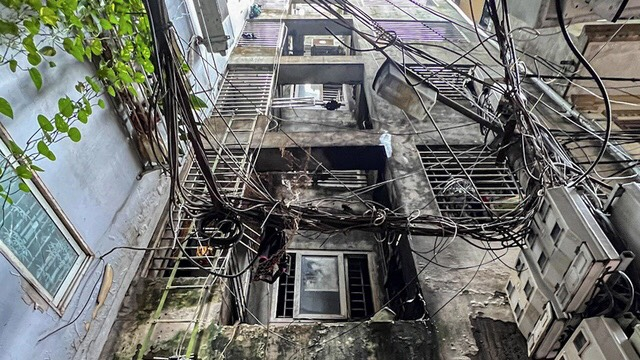 Hình ảnh căn chung cư mini sau vụ cháy tại phố Khương Hạ, phường Khương Đình, quận Thanh Xuân khiến 56 người thiệt mạng. 
