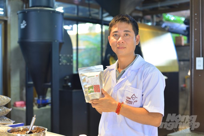 Tam Trinh Coffee has linked with more than 3,000 coffee farmer households to build and develop a sustainable coffee model throughout Lam Dong province. Photo: Minh Hau.