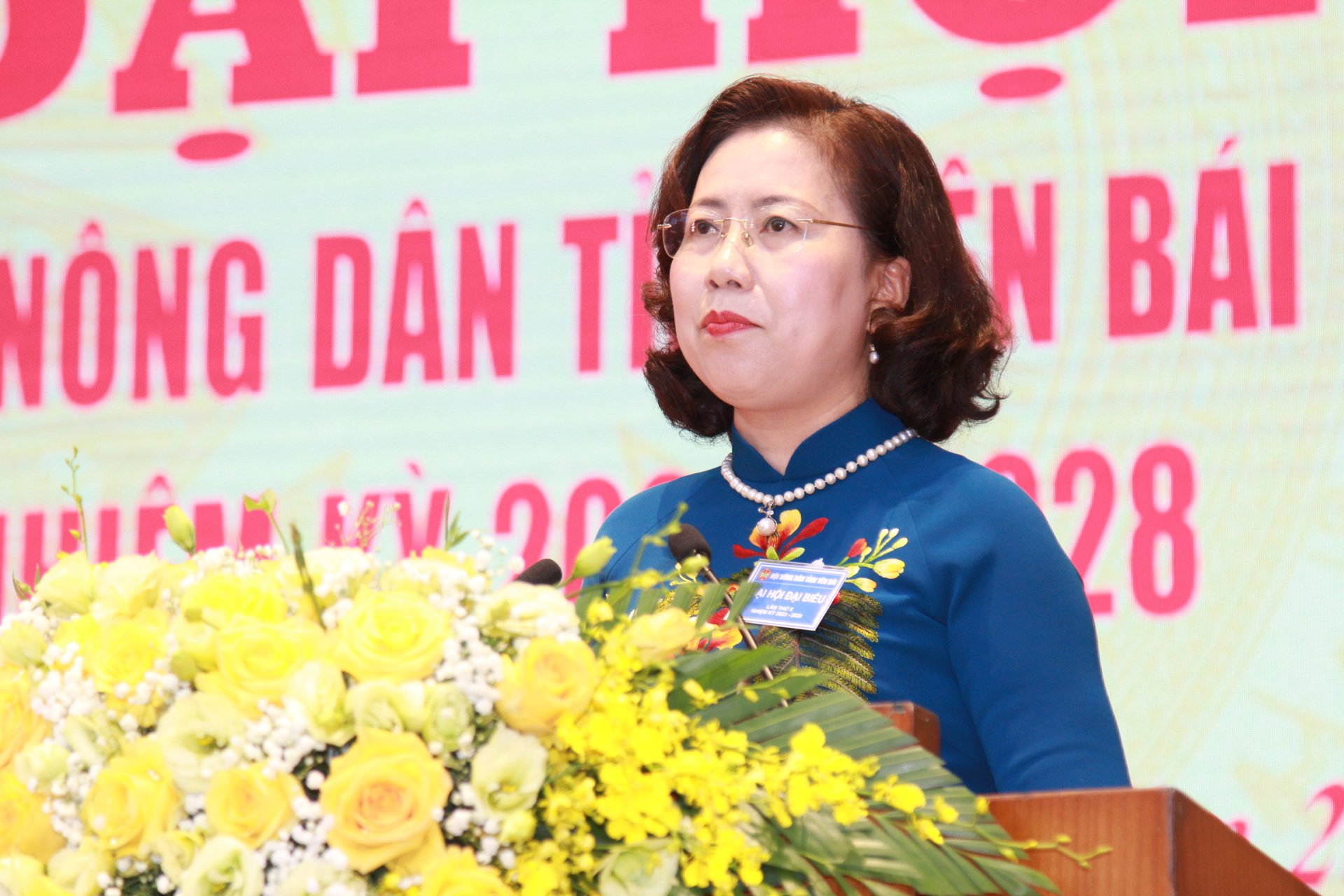  Ms. Bui Thi Thom, Deputy Chairwoman of the Central Committee of the Vietnam Farmers' Union, delivering a speech at the Congress. Photo: Thanh Tien.