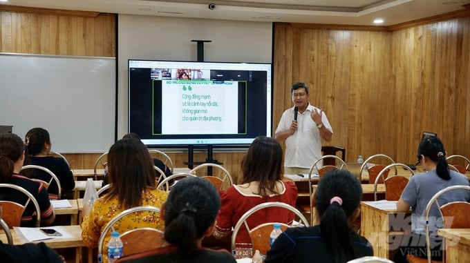 TS Trần Minh Hải, Phó Hiệu trưởng Trường Chính sách công và Phát triển nông thôn (Bộ NN-PTNT) phát biểu tại khóa học. Ảnh: Nguyễn Thủy.