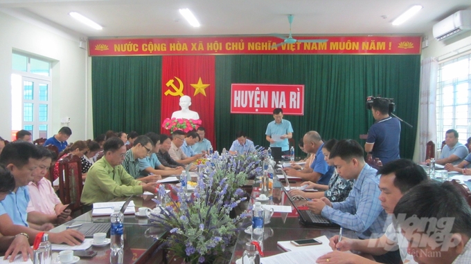 Chủ tịch UBND huyện Na Rì, ông Nguyễn Đình Cương điều hành tại hội thảo. Ảnh: Hải Tiến.