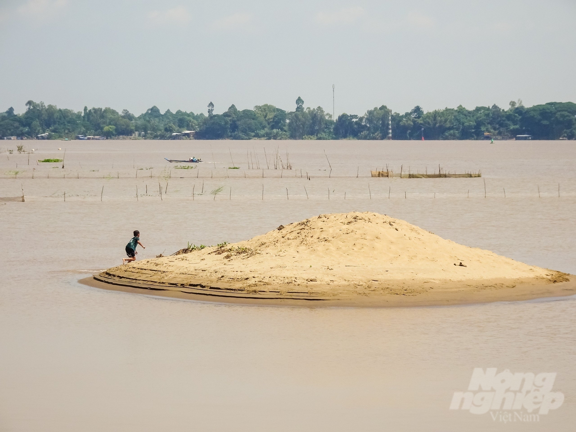 Xây dựng ngân hàng cát cho toàn vùng ĐBSCL là nhiệm vụ quan trọng, góp phần đưa ra các khuyến nghị, hướng dẫn khai thác cát sỏi bền vững ở ĐBSCL. Ảnh: WWF Việt Nam.