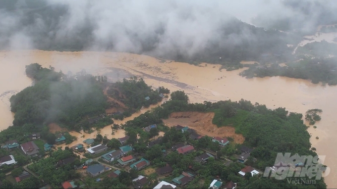Huyện miền núi Quỳ Châu chịu thiệt hại nặng nề qua trận mưa lũ đợt này. Ảnh: Việt Khánh. 