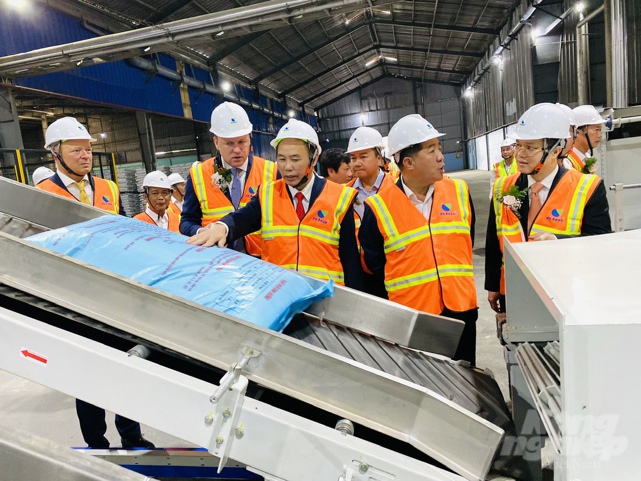 This is De Heus's 10th factory in Vietnam and the first factory specializing in producing feed for pangasius fish. Photo: Le Hoang Vu.