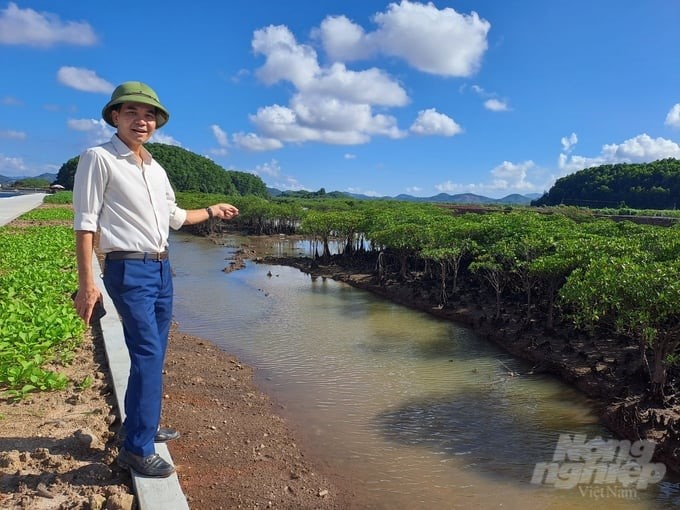 The shrimp farming area is close to the sea, and the coastal seawater source is abundant (photo taken at low tide). Photo: Viet Cuong.