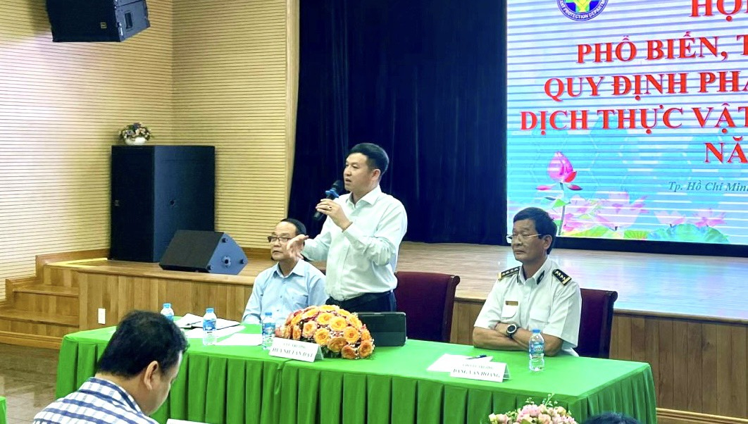 Cục trưởng Cục Bảo vệ thực vật Huỳnh Tấn Đạt phát biểu tại hội nghị.