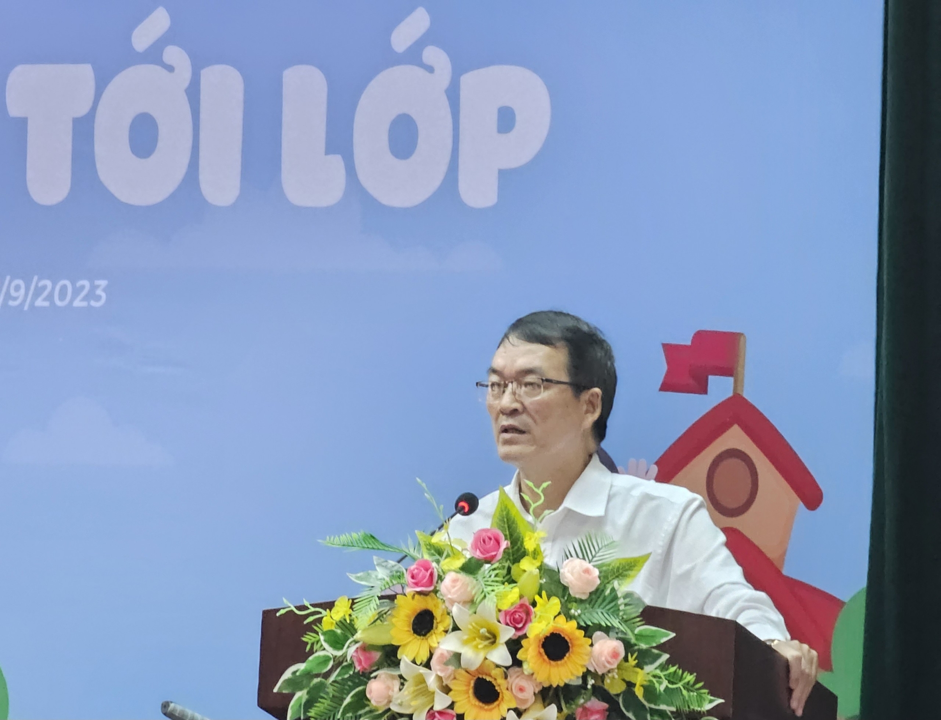 Ông Ngô Thế Mạnh - Phó Chủ tịch UBND huyện Thạch An chia sẻ những khó khăn của huyện.