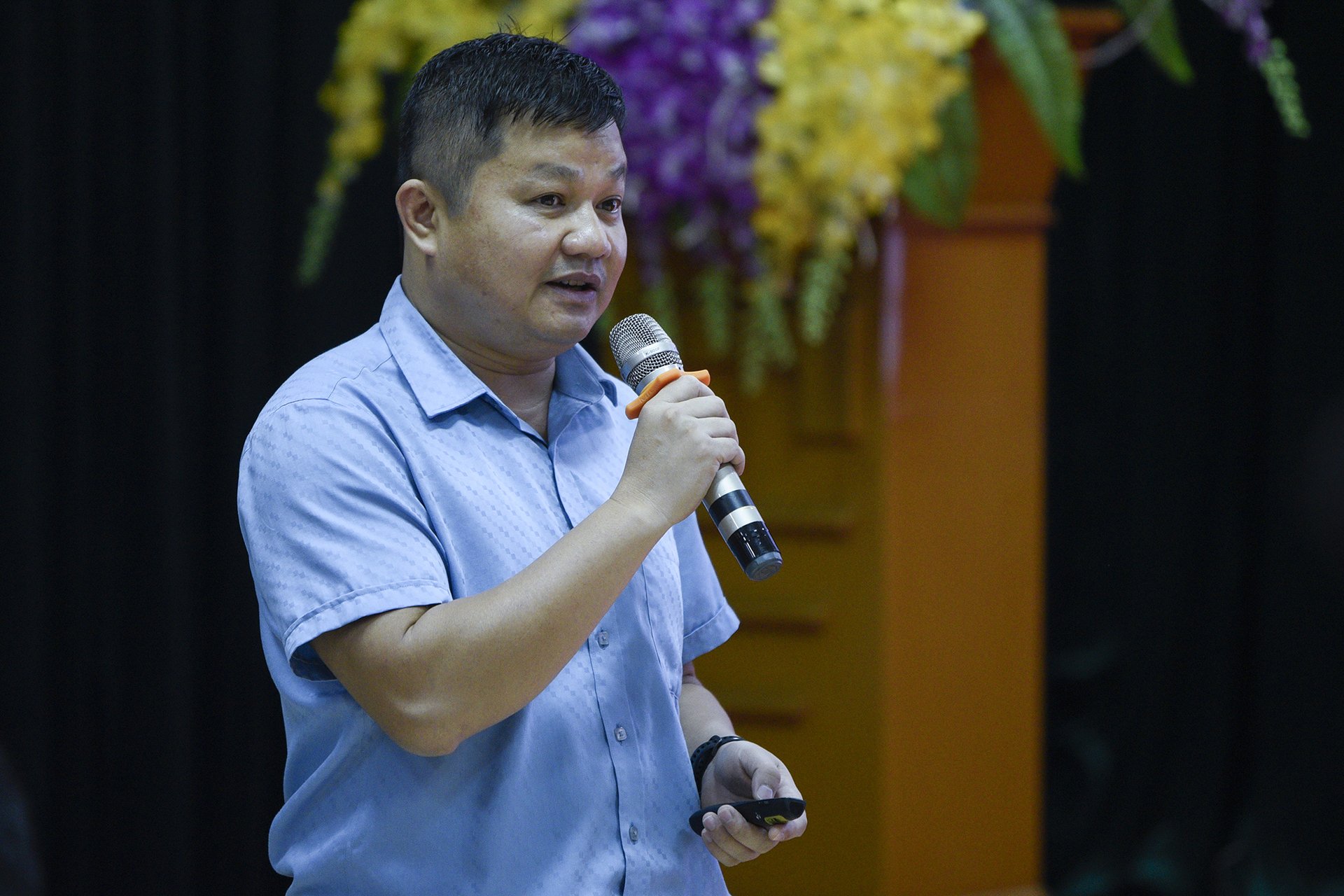 Mr. Bui Dang Phong, Deputy Director of the Office for the Conservation of Endangered Wildlife Project, WWF Vietnam, providing insights on the state of wildlife trafficking activities. Photo: Tung Dinh.
