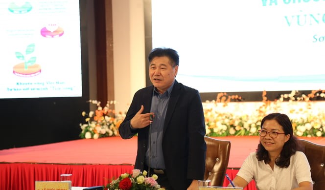 'Grassroots agricultural extension staff are the hub of the community agricultural extension group,' Mr. Le Quoc Thanh, Director of the National Agricultural Extension Center, emphasized at the conference. Photo: Lam Hung.