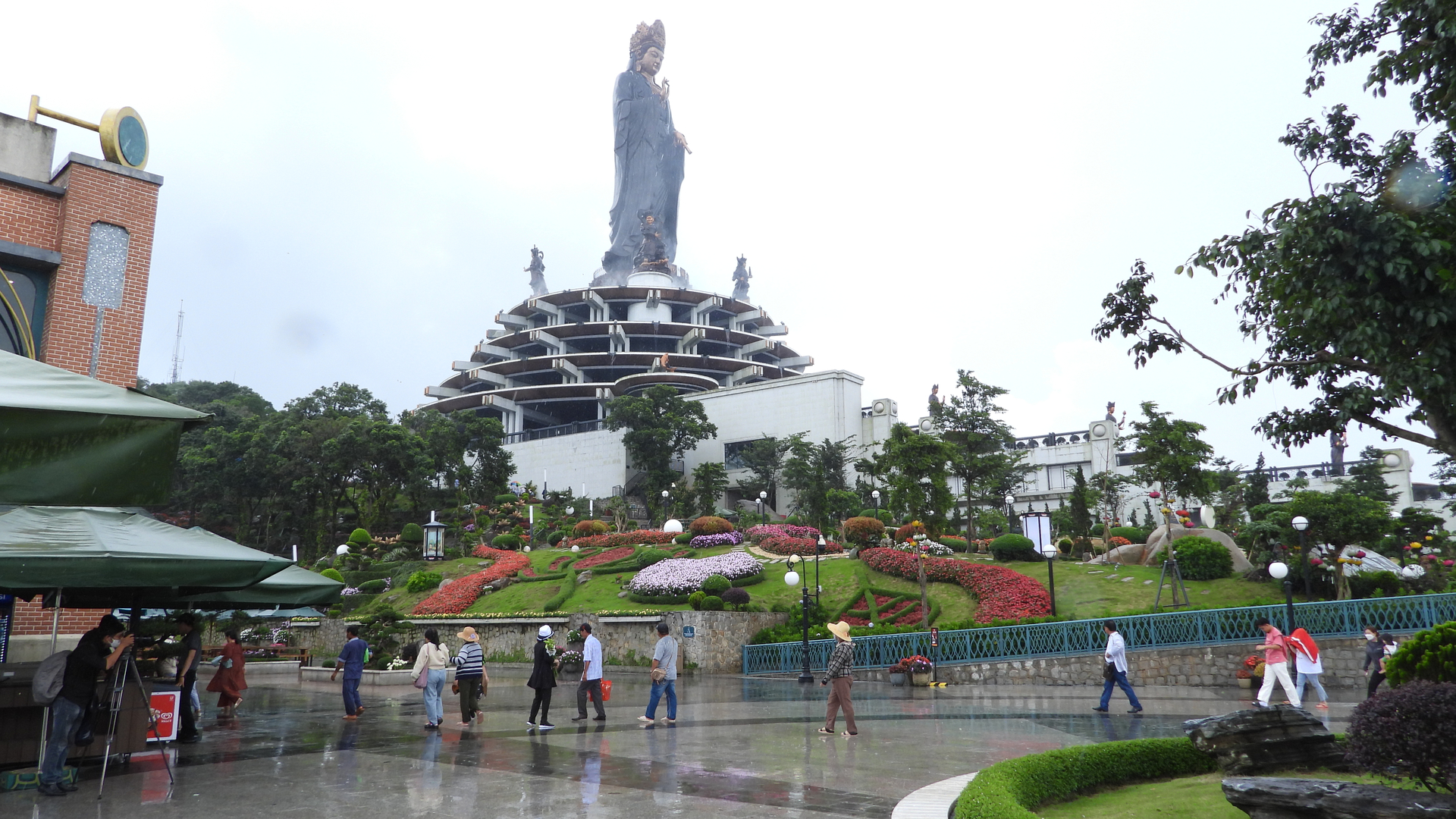 SunWorld Baden Mountain còn xây dựng thêm nhiều công trình mới để du khách trải nghiệm. Ảnh: Trần Trung.