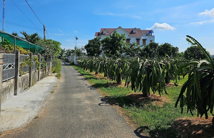 Một góc nông thôn mới ở xã Hàm Cường, huyện Hàm Thuận Nam. Ảnh: KS.