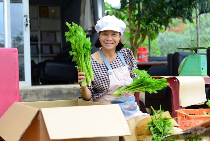 Sản phẩm rau hữu cơ của bà Lê Thị Thu Hậu được các đối tác tại TP.HCM hợp đồng bao tiêu với mức giá cao hơn 20% so với sản phẩm thông thường. Ảnh: Minh Hậu.