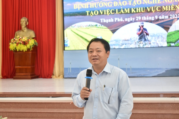 Ông Nguyễn Tiến Huyền, Hiệu trưởng Trường Cao đẳng Nam Bộ chia sẻ những hoạt động của Nhà trường trong hỗ trợ đào tạo nghề nông nghiệp tại Bến Tre năm 2023. Ảnh: Minh Đảm.