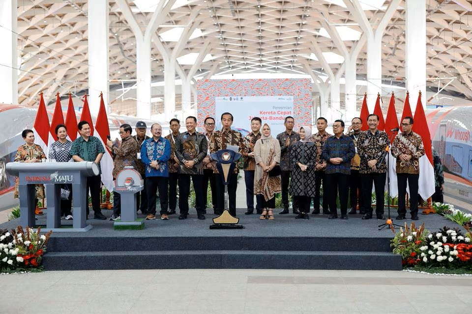 Tổng thống Indonesia Joko Widodo phát biểu tại lễ khánh thành tuyến đường sắt cao tốc Whoosh ngày 2/10. Ảnh: Reuters.