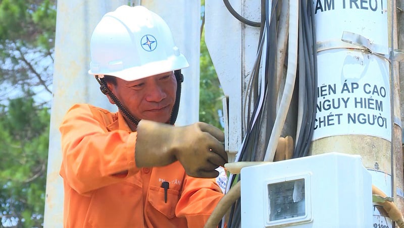 PC Đắk Nông đã hoàn thành lắp đặt công tơ điện tử và hệ thống tự động thu thập dữ liệu đo đếm từ xa cho 100% khách hàng sử dụng điện trên địa bàn. Ảnh: Tâm An.