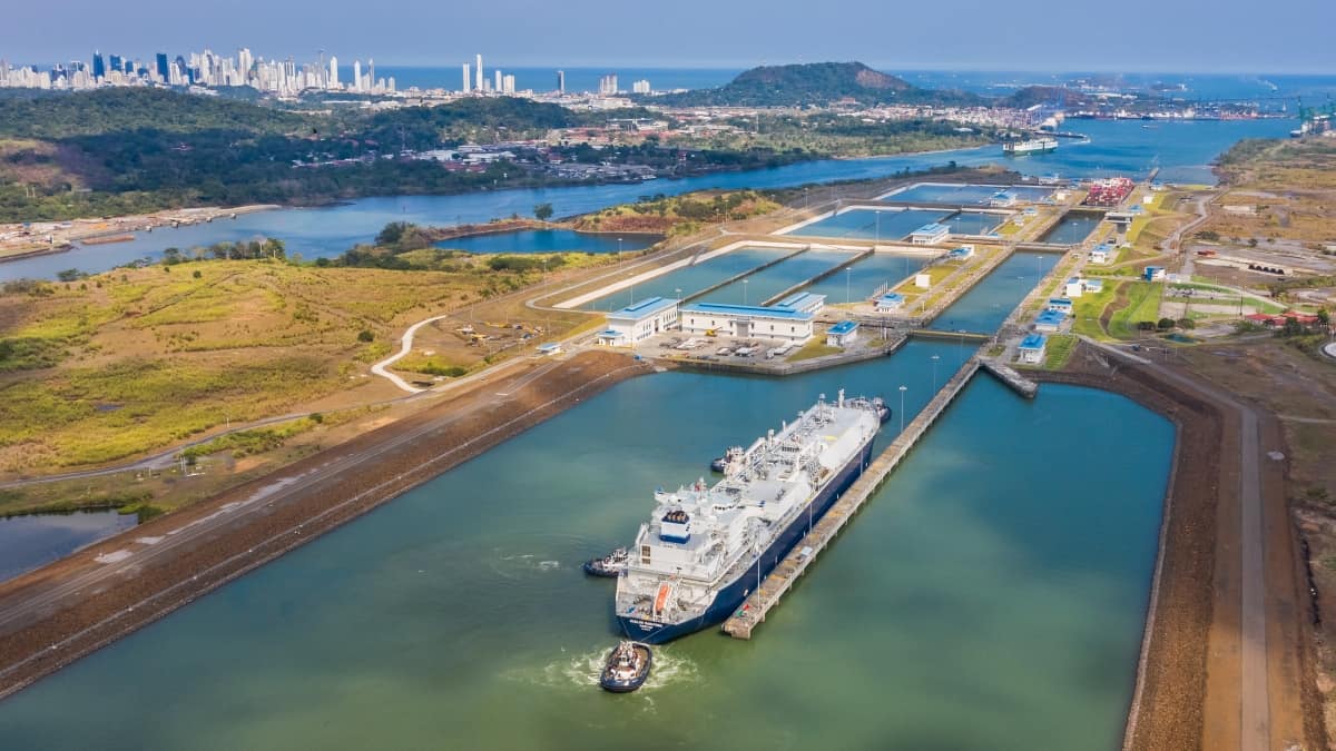 Kênh đào Panama sử dụng nước từ hồ nhân tạo để đưa tàu qua kênh. Ảnh: ACP.