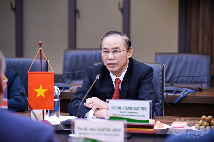 Thứ trưởng Phùng Đức Tiến coi Vương quốc Anh là đối tác quan trọng của ngành nông nghiệp Việt Nam. Ảnh: Quỳnh Chi.