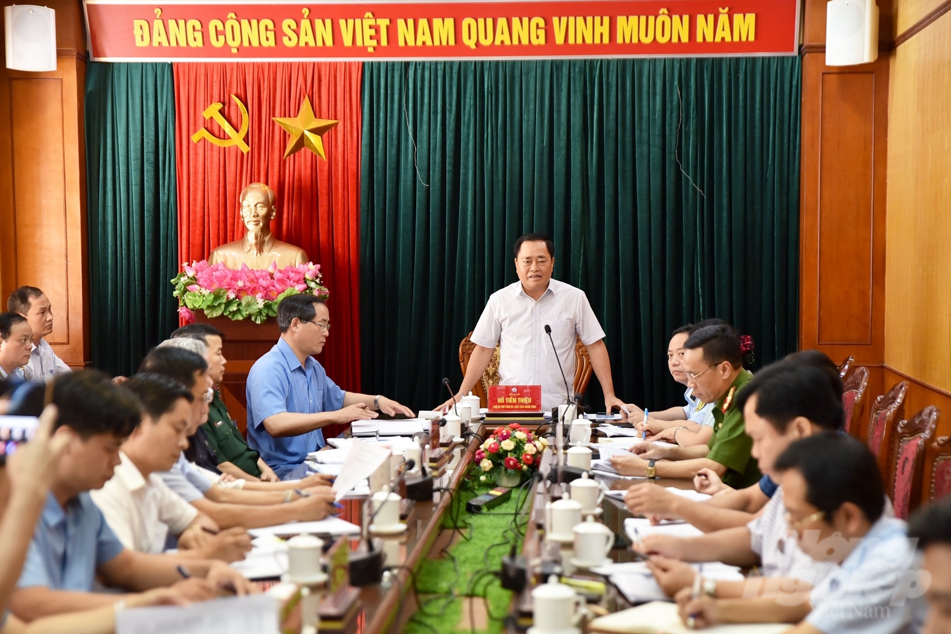 Chủ tịch UBND tỉnh Lạng Sơn Hồ Tiến Thiệu triệu tập cuộc họp nóng chỉ đạo công tác ngăn chặn giống gia cầm nhập lậu. Ảnh: Tùng Đinh.