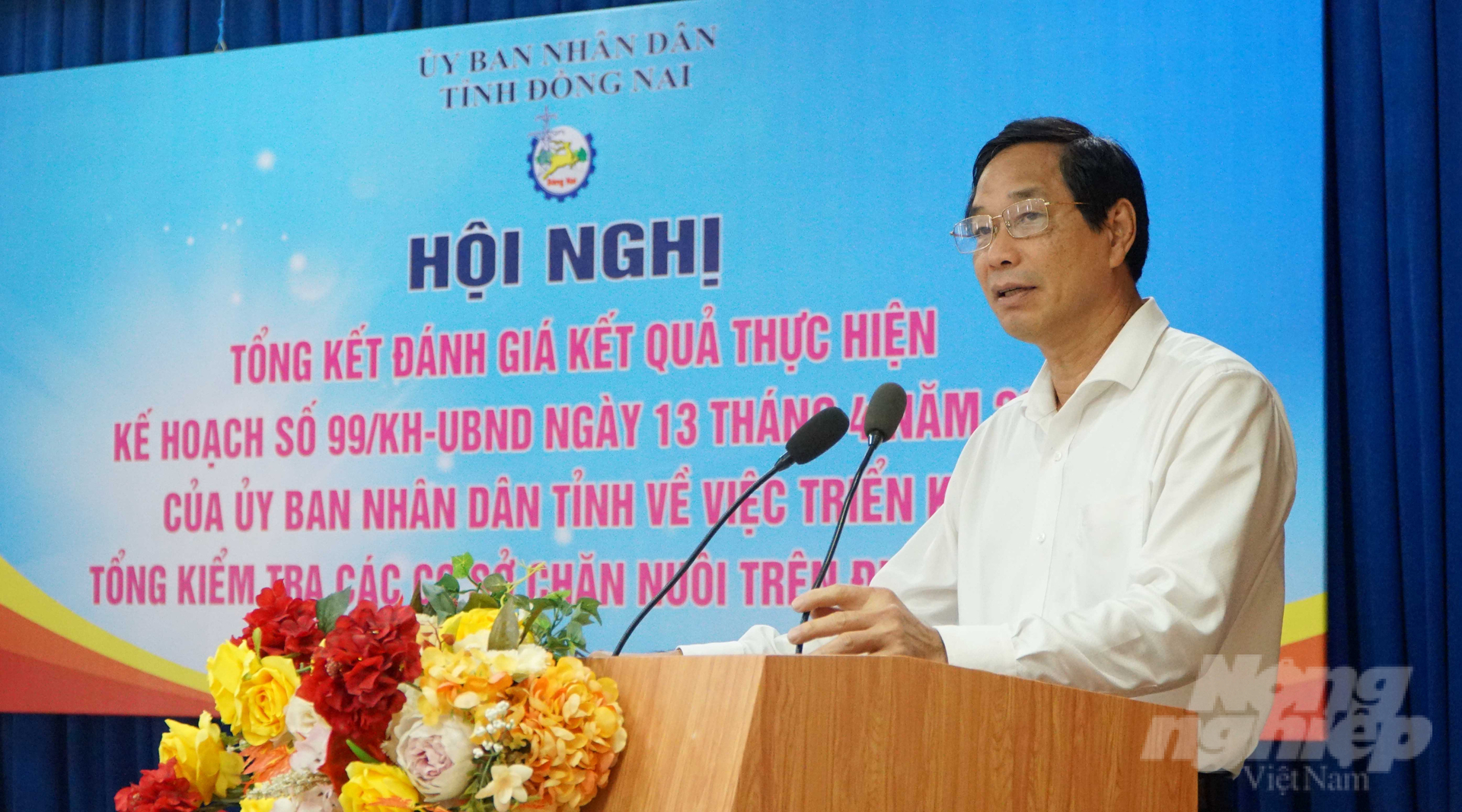 Ông Võ Văn Phi, Phó Chủ tịch UBND tỉnh Đồng Nai phát biểu khai mạc hội nghị tổng kết kiểm tra các cơ sở chăn nuôi. Ảnh: Lê Bình.