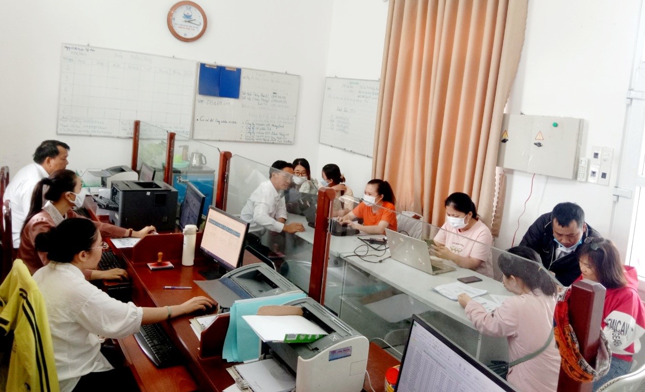 The Ninh Thuan Animal Husbandry and Veterinary Sub-Department trains stations’ staff on software applications in livestock and veterinary management. Photo: Mai Phuong.