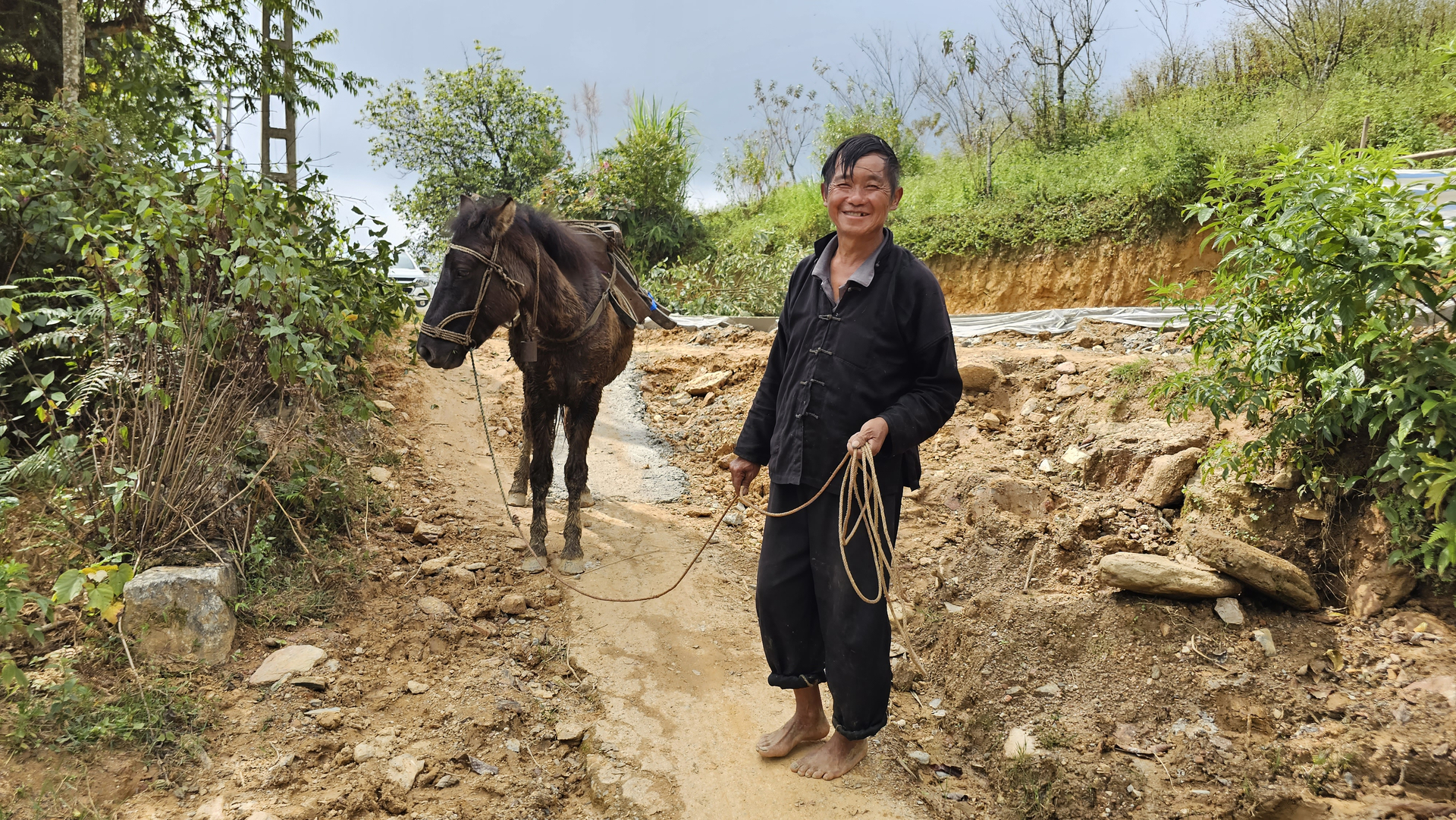 Ngựa thồ luôn sát cánh cùng bà con ở vùng cao Bắc Hà. Ảnh: Hải Đăng.