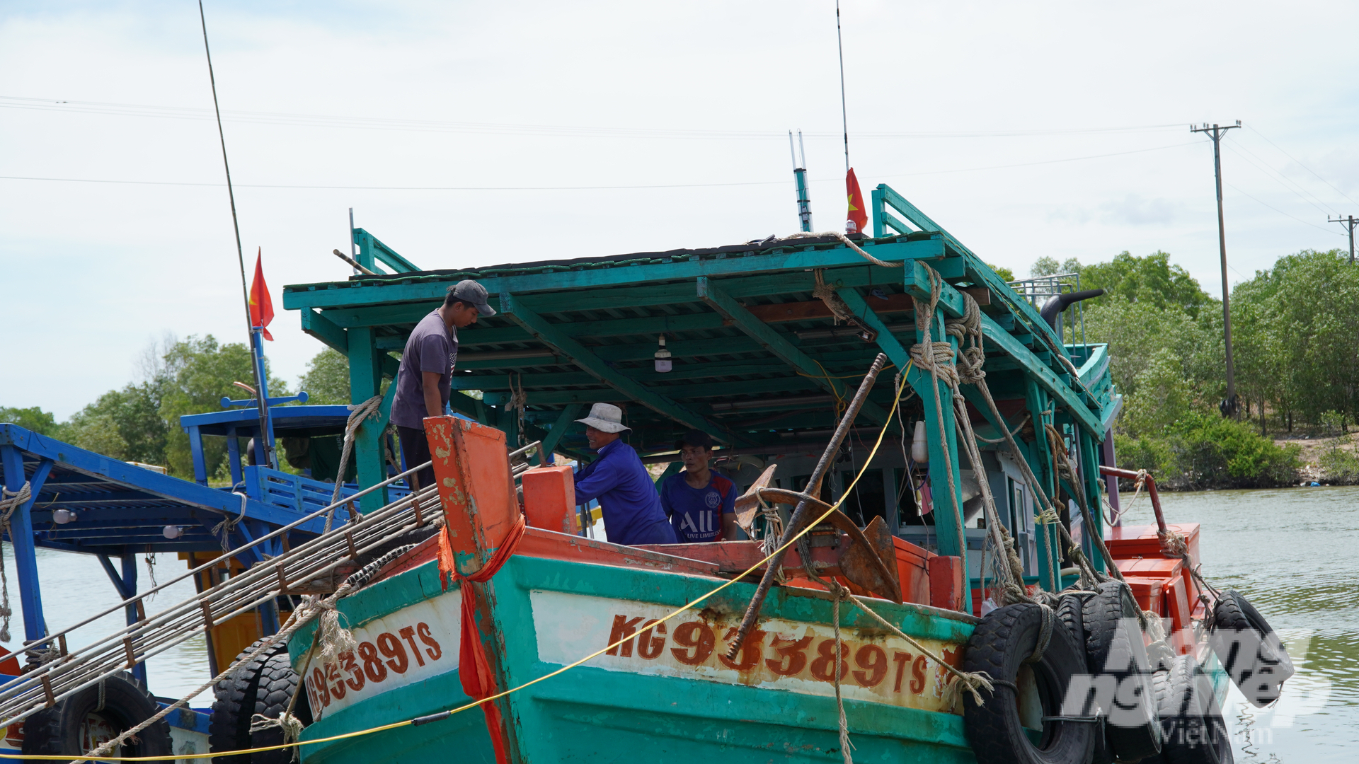 Đến nay, tỉnh Trà Vinh đã hỗ trợ 161 tàu cá mua sắm và lắp đặt thiết bị (VMS) với tổng kinh phí 1,5 tỷ đồng đồng. Ảnh: Hồ Thảo.