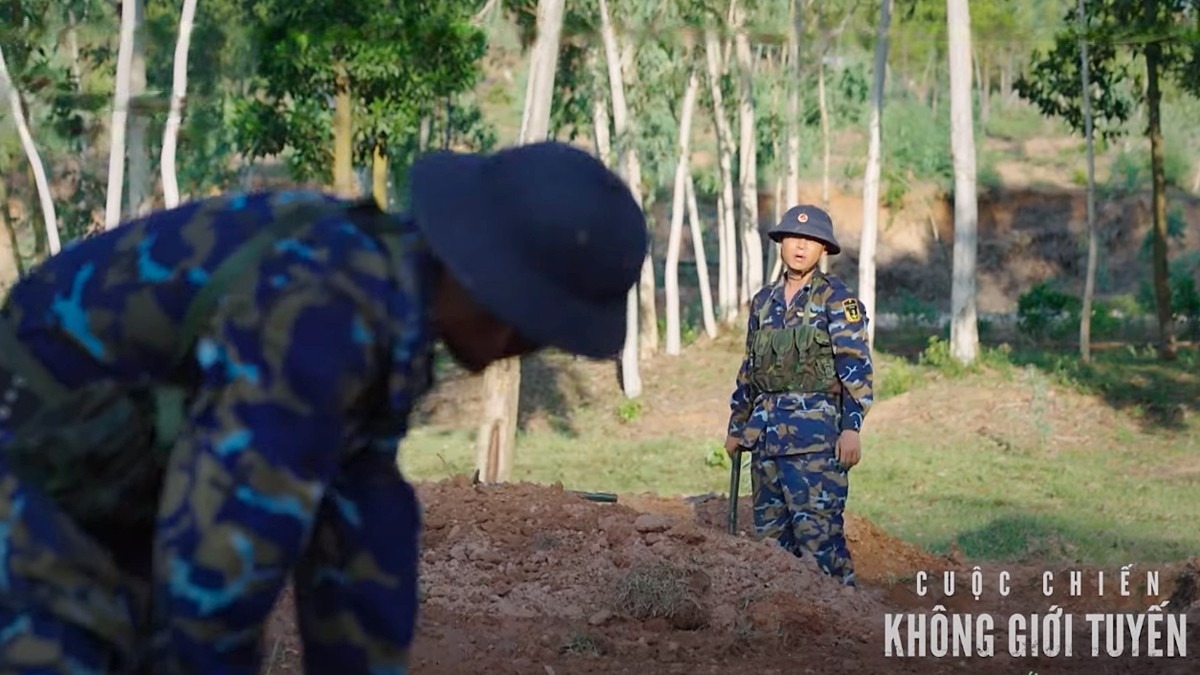 Hiếu khó chịu khi nghĩ Thái đưa lý do tập thể để chèn ép mình. Ảnh chụp màn hình