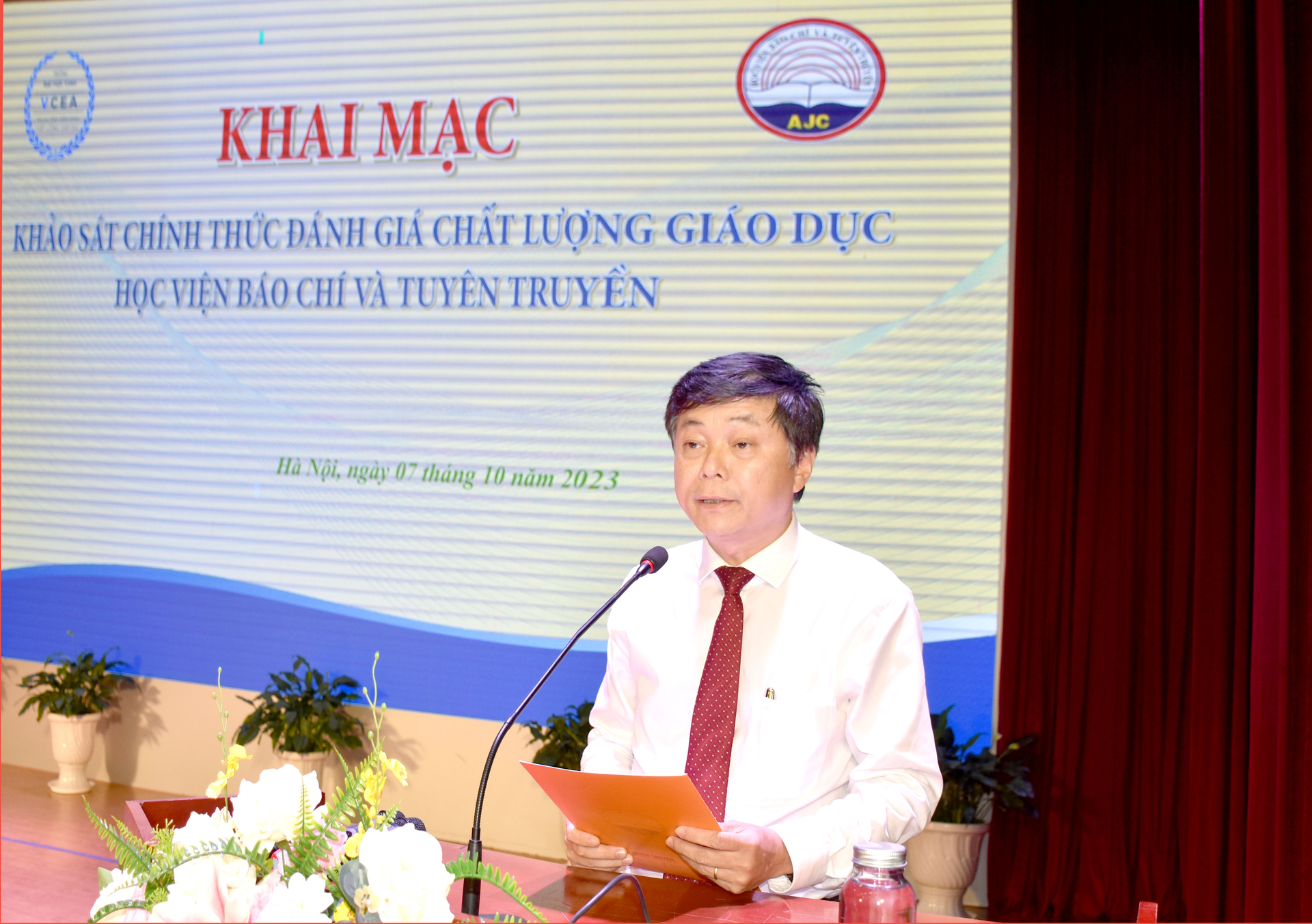 PGS.TS. Phạm Minh Sơn, Phó Bí thư Đảng ủy, Giám đốc Học viện, Chủ tịch Hội đồng Tự đánh giá phát biểu chào mừng Đoàn chuyên gia đánh giá ngoài