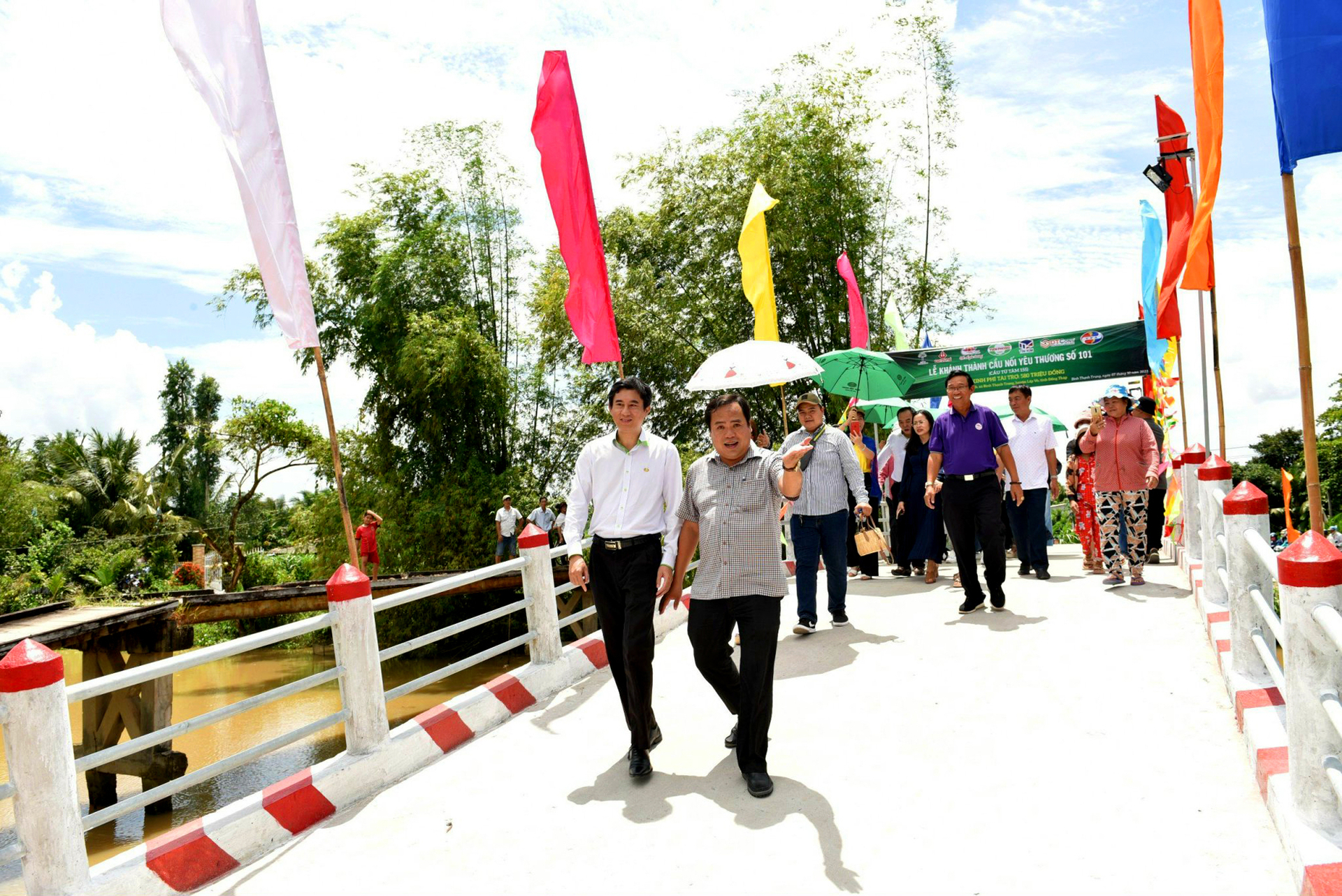 Chương trình 'Cầu nối yêu thương' về vùng Đất Sen hồng đến nay đã hỗ trợ xây dựng được 12 cây cầu. Ảnh: Lê Hoàng Vũ.