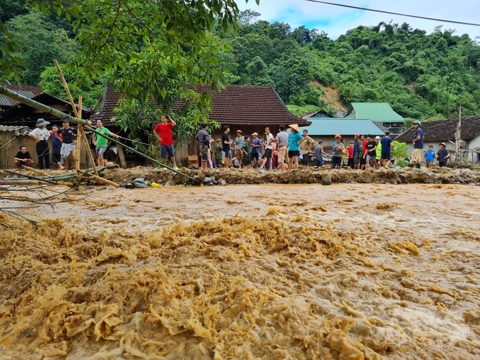 Trong 6 giờ tới, nguy cơ rất cao xảy ra lũ quét trên các sông, suối nhỏ, sạt lở đất trên sườn dốc tại tỉnh Nghệ An. Ảnh: Việt Khánh.