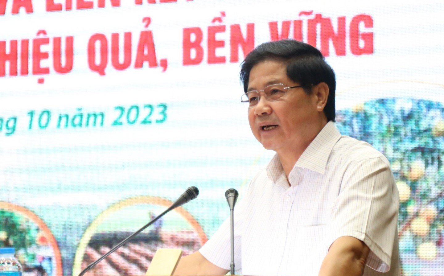 Mr. Le Quoc Doanh, former Deputy Minister of Agriculture and Rural Development and Chairman of the Vietnam Gardening Association, shared: 'Doing VAC economy requires perseverance and enthusiasm.' Photo: Lam Hung.