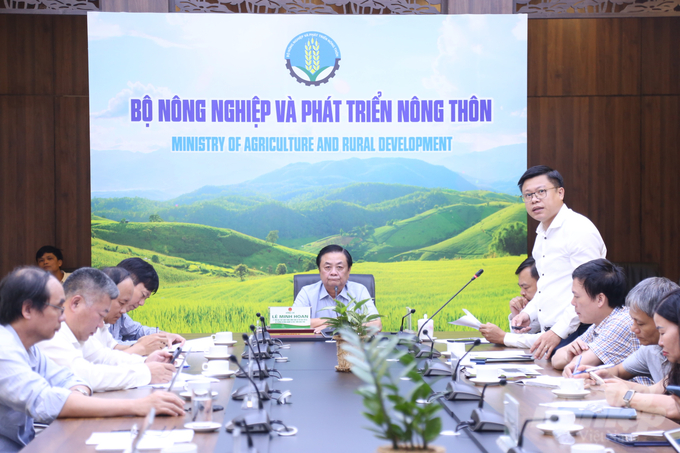Minister Le Minh Hoan chairs a meeting on the results of digital transformation in the agricultural sector in the first nine months of 2023.